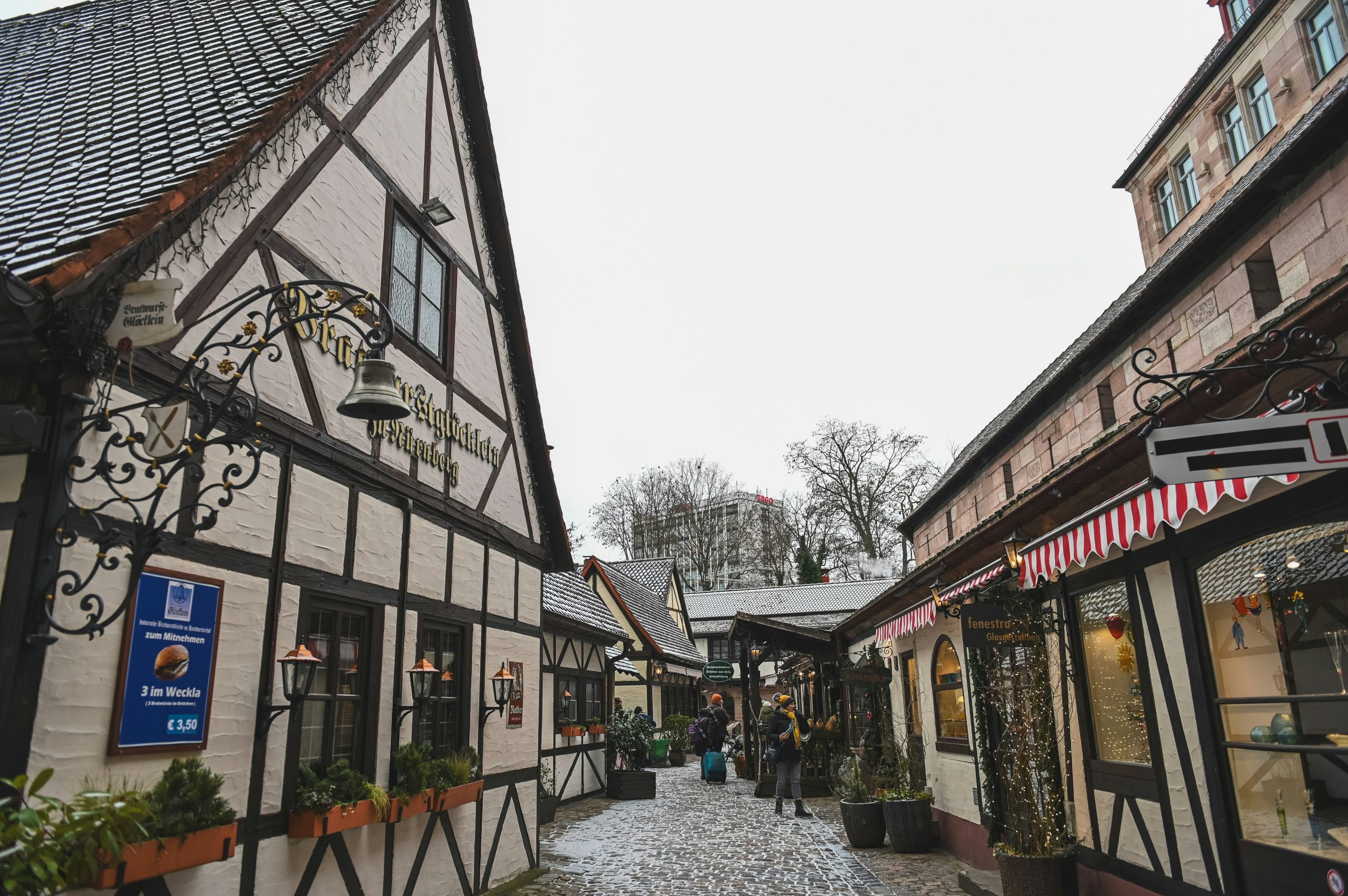 alexandra-uXTKV398FX0-unsplash